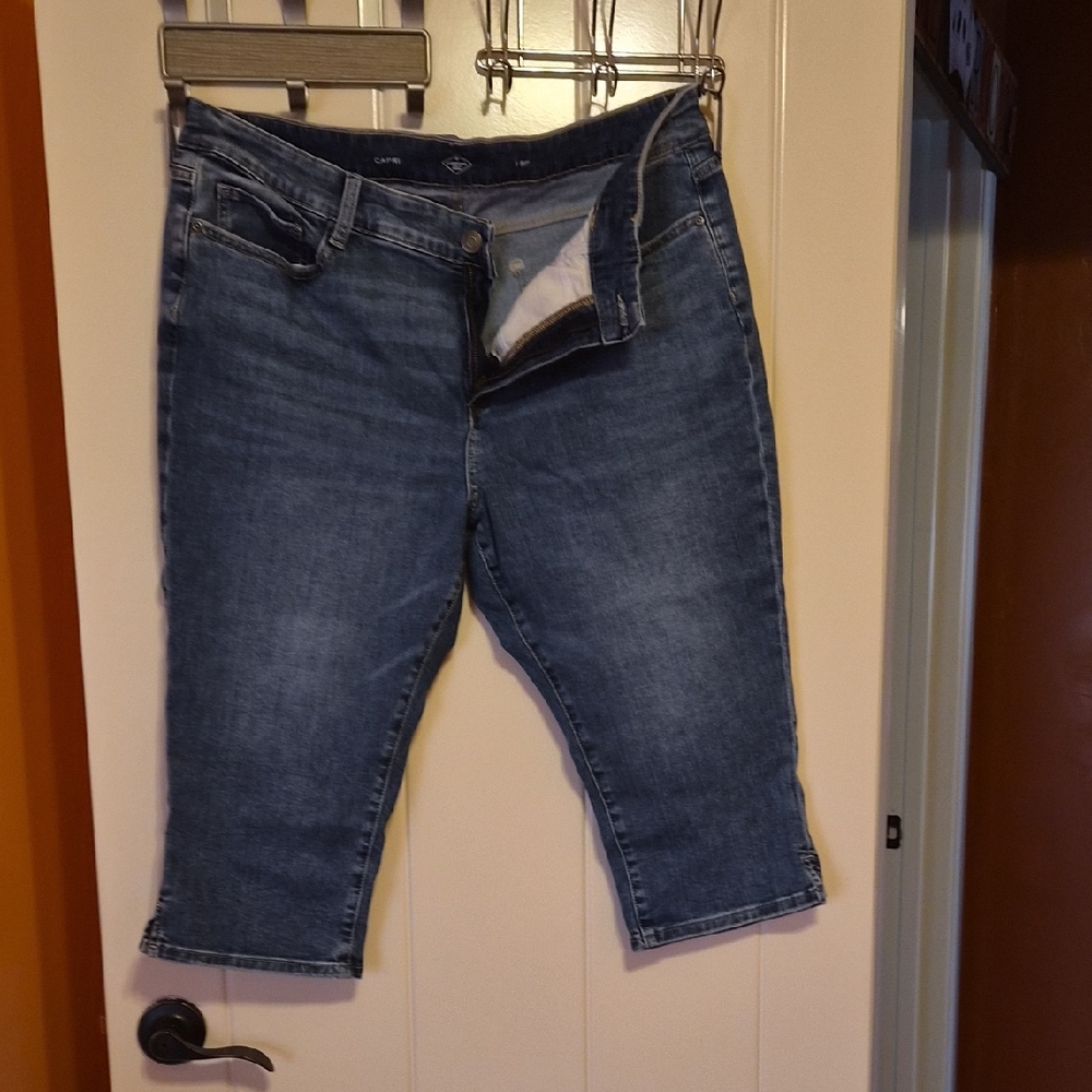 St. John's Bay Cropped Blue Jeans